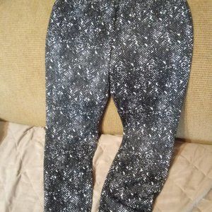 NEW 2 XL (18-20) White Specks & Black Leggings